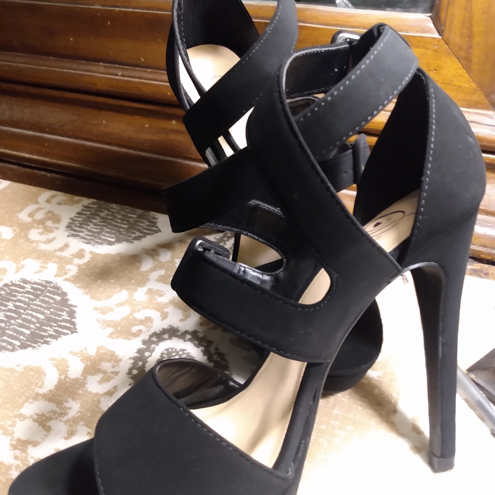 Heels - Picture 8 of 12